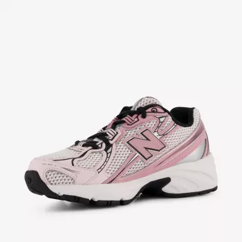Why the New Balance 327 Is Everywhere Right Now